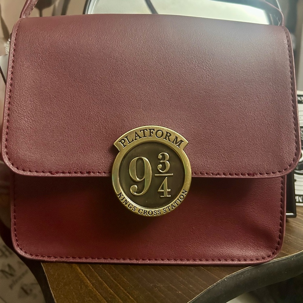 Harry Potter Platform 9&3/4 Crossbody Bag in Burgundy Hogwarts Express